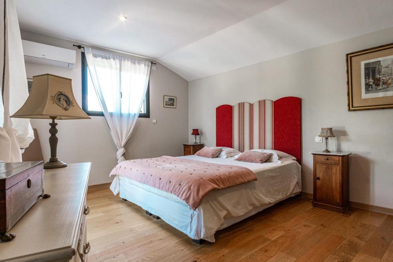 La Verdiere - Contemporary House With Garden And Private Pool L'Isle-sur-la-Sorgue Bagian luar foto